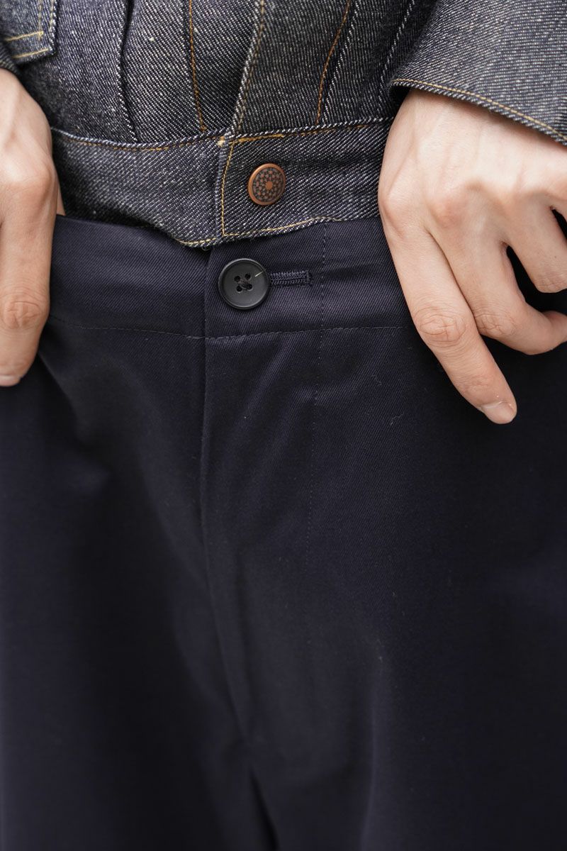 UNIVERSAL PRODUCTS. NO TUCK CHINO TROUSERS