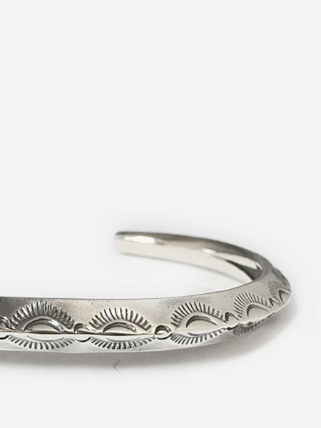 LARRY SMITH THIN TRIANGLE BRACELET -LEAF-