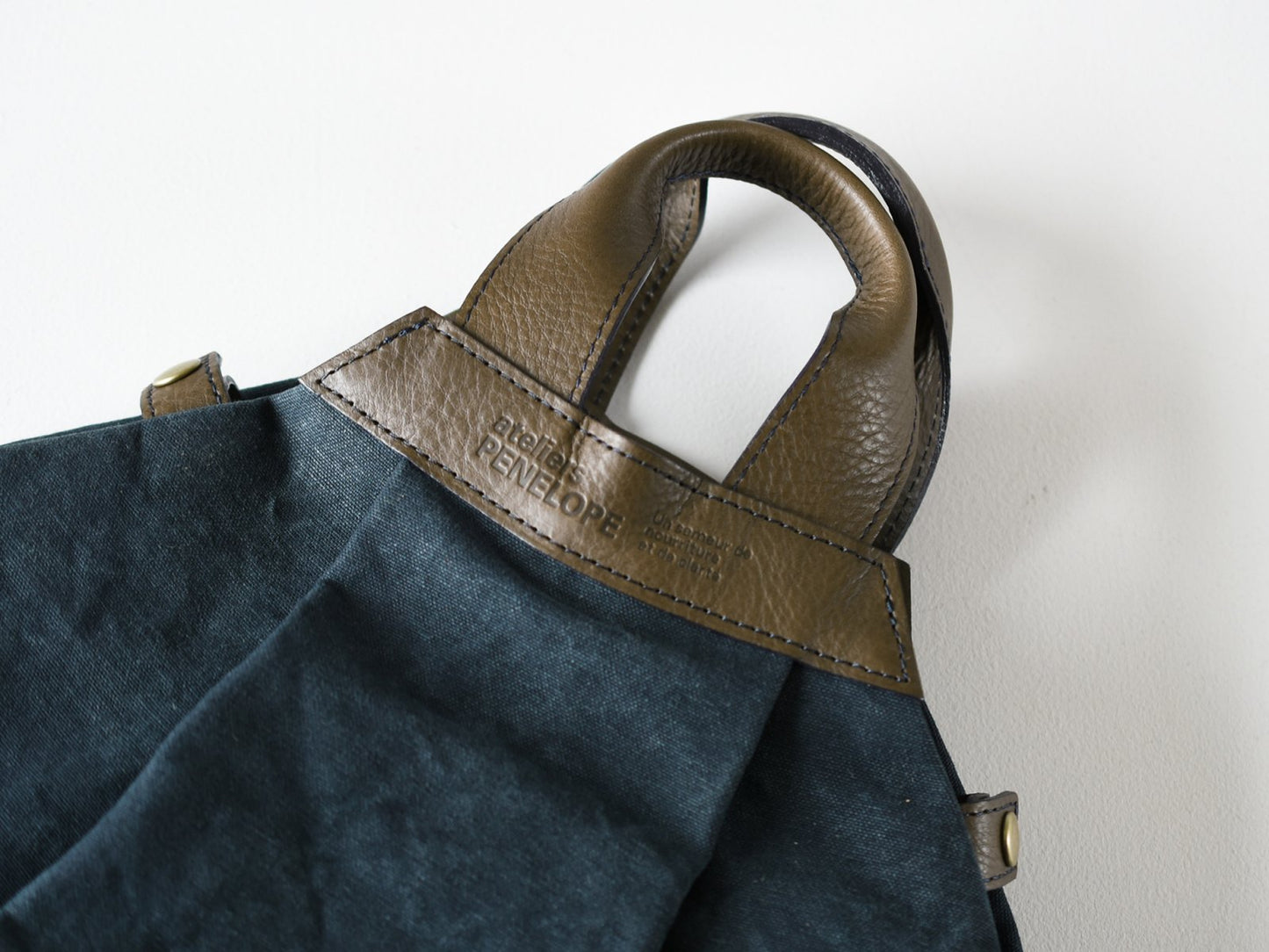 ateliers PENELOPE #9 Beetle Handbag (S)