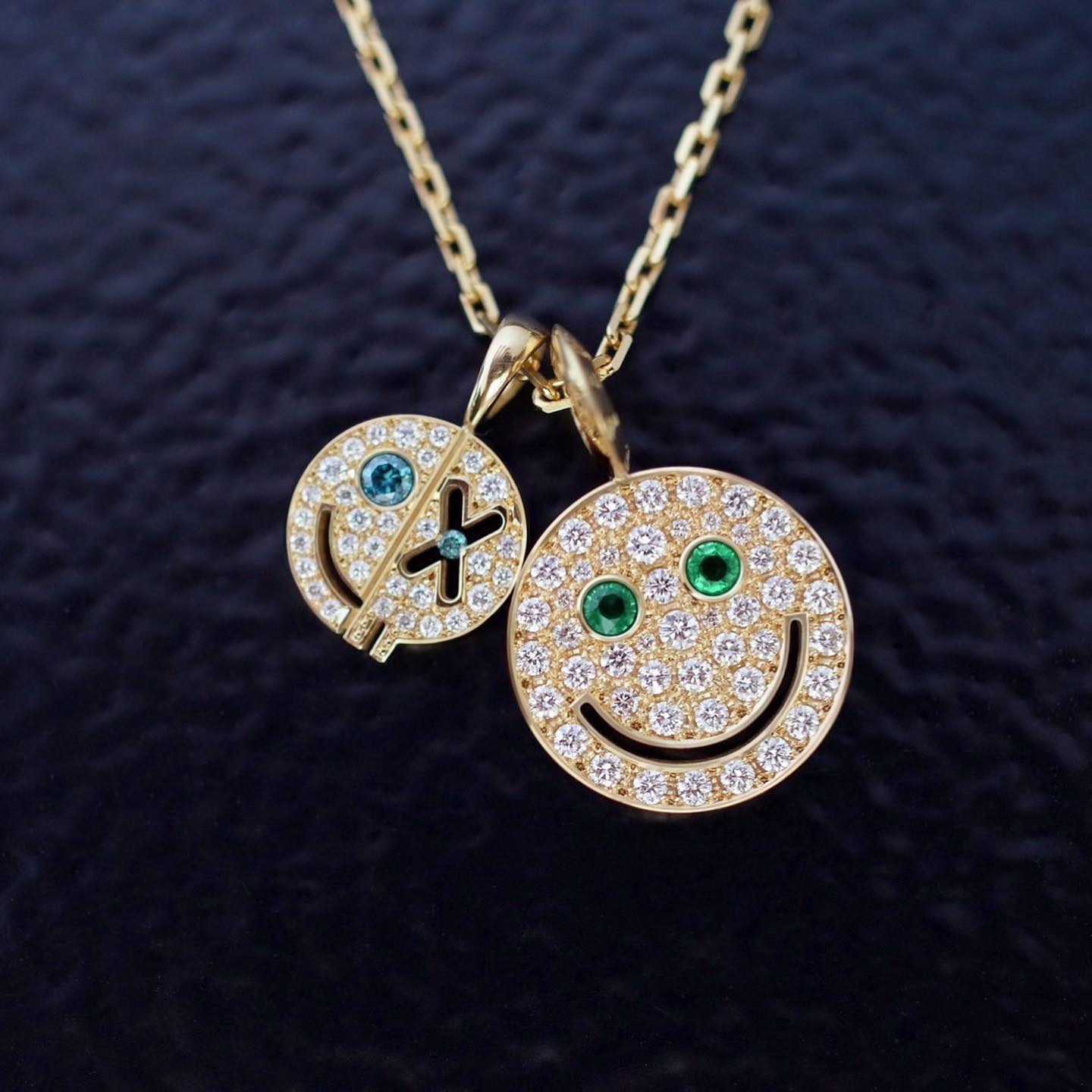 EYEFUNNY Smile M Blue-diamond eyes Pendant