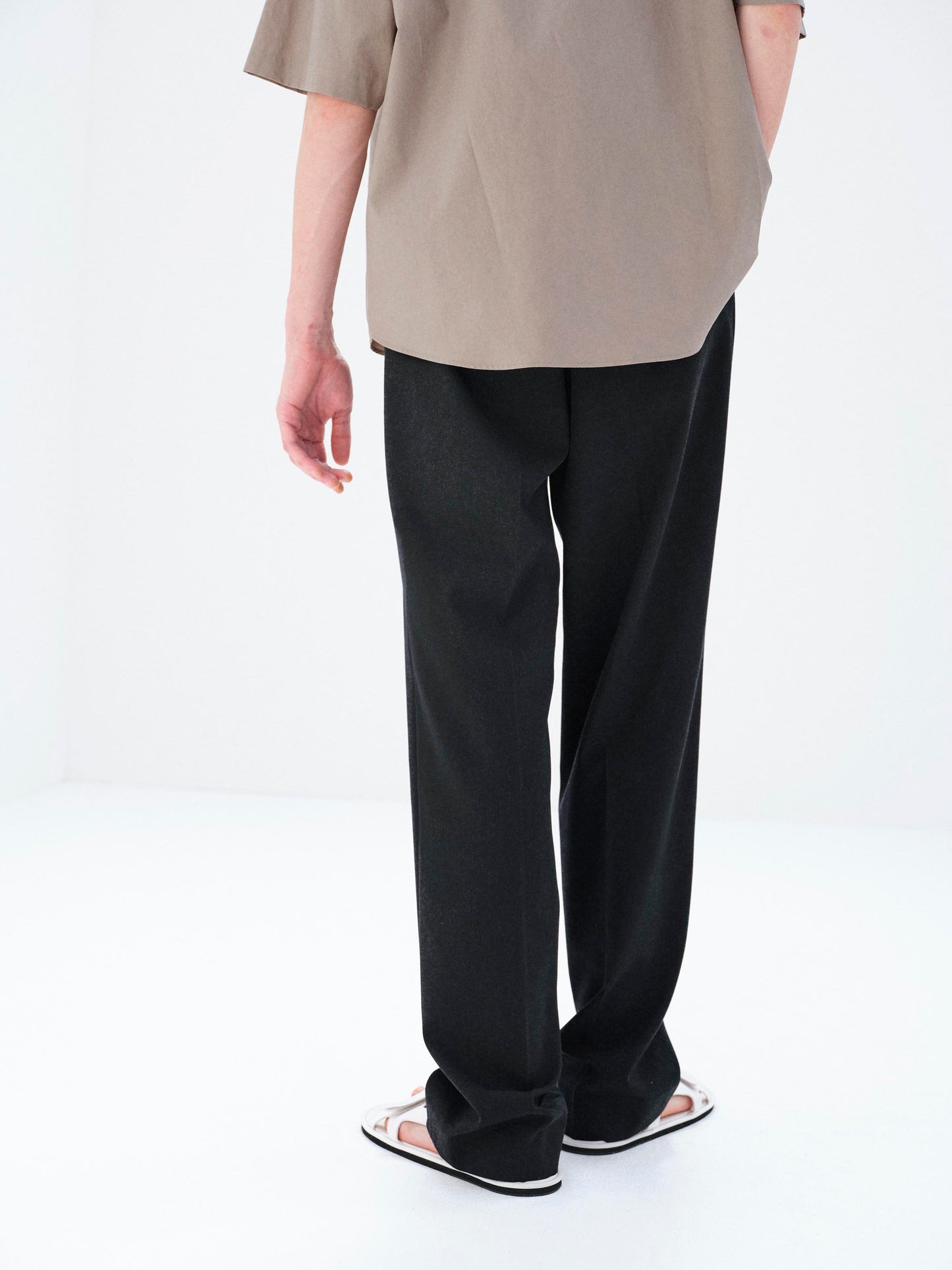 AURALEE LIGHT WOOL MAX GABARDINE TWO-TUCK SLACKS