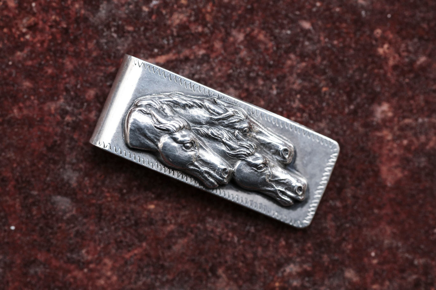 Peanuts&Co horse money clip silver