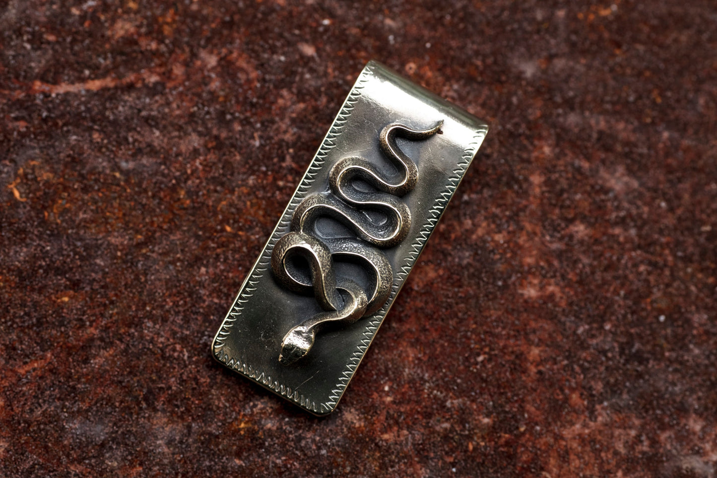 Peanuts&Co snake money clip brass