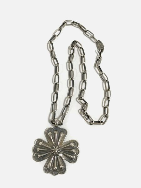 LARRY SMITH CLOVER LEAF PENDANT SHELL – unexpected store