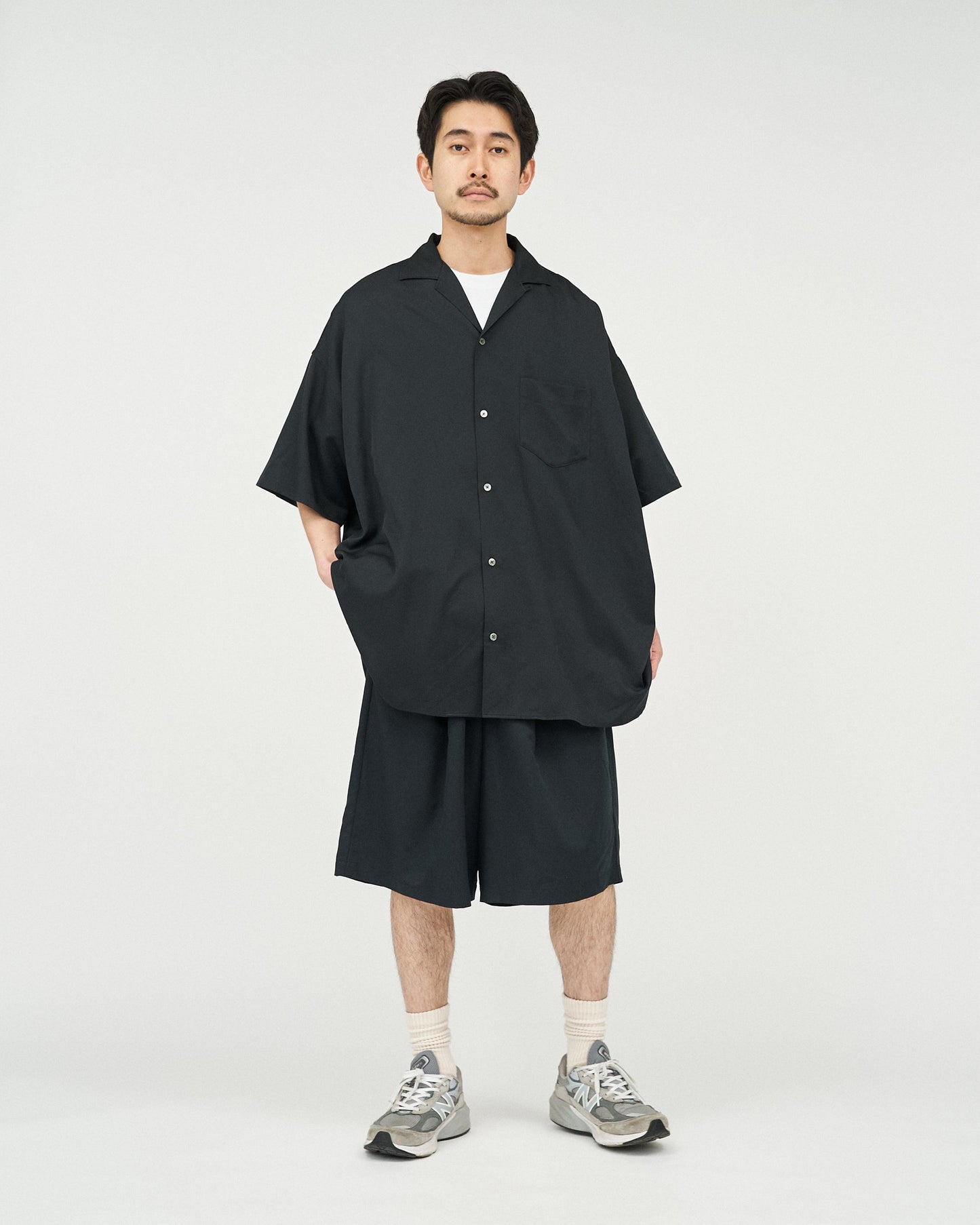 FreshService COOLFIBER TWO TUCK EASY SHORTS
