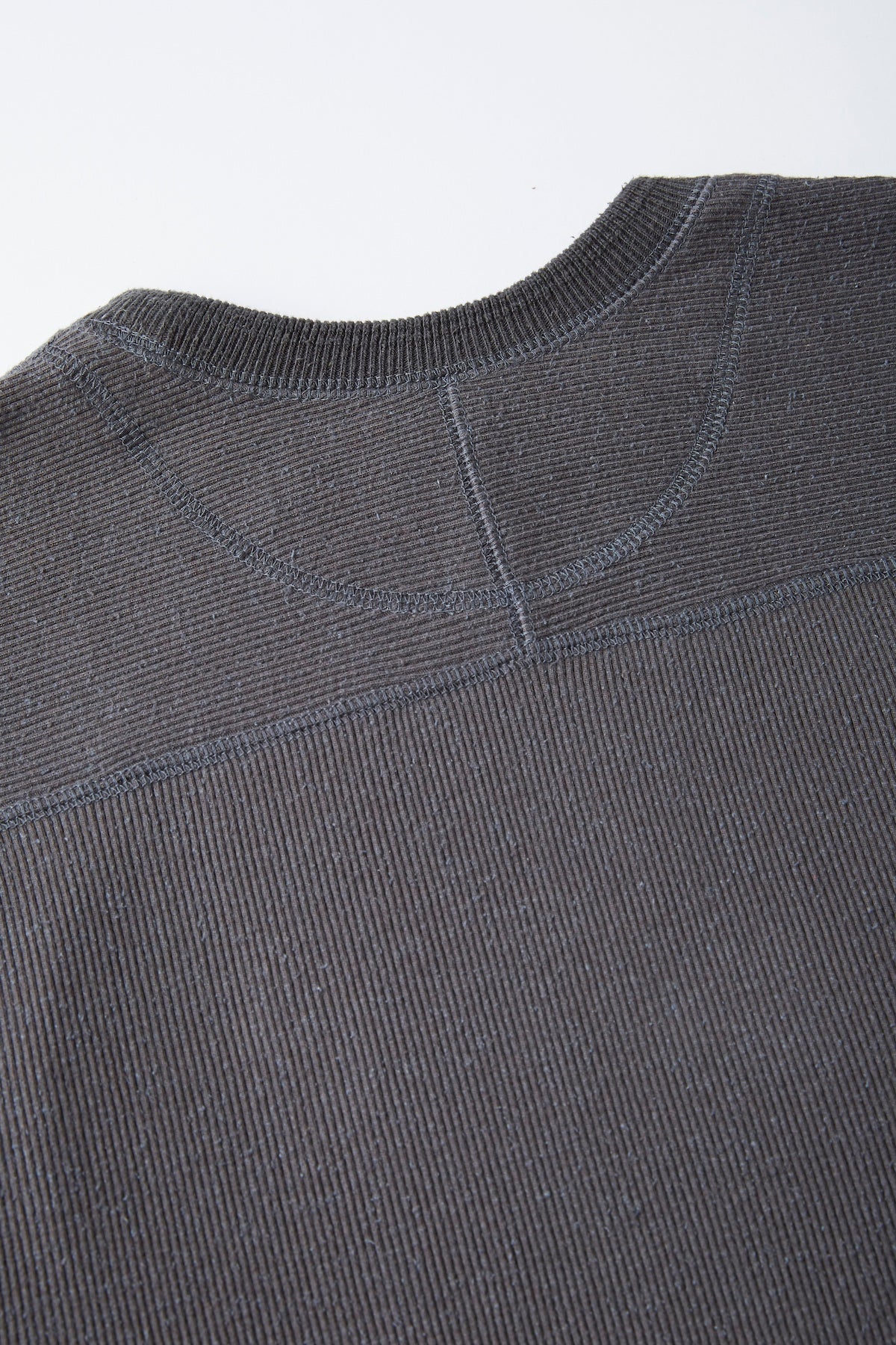 OLD JOE & CO. CREW-NECK SILK NEP RIBED TOPS