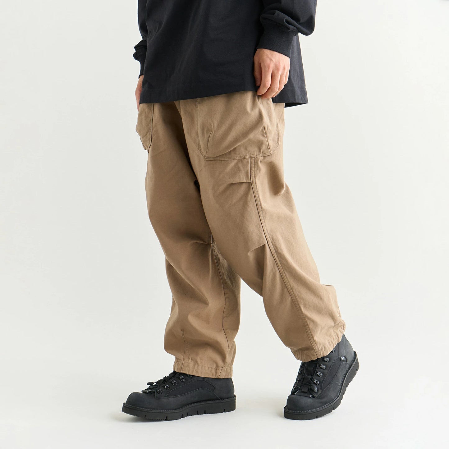 NANGA BACKSATIN EASY CARGO PANTS