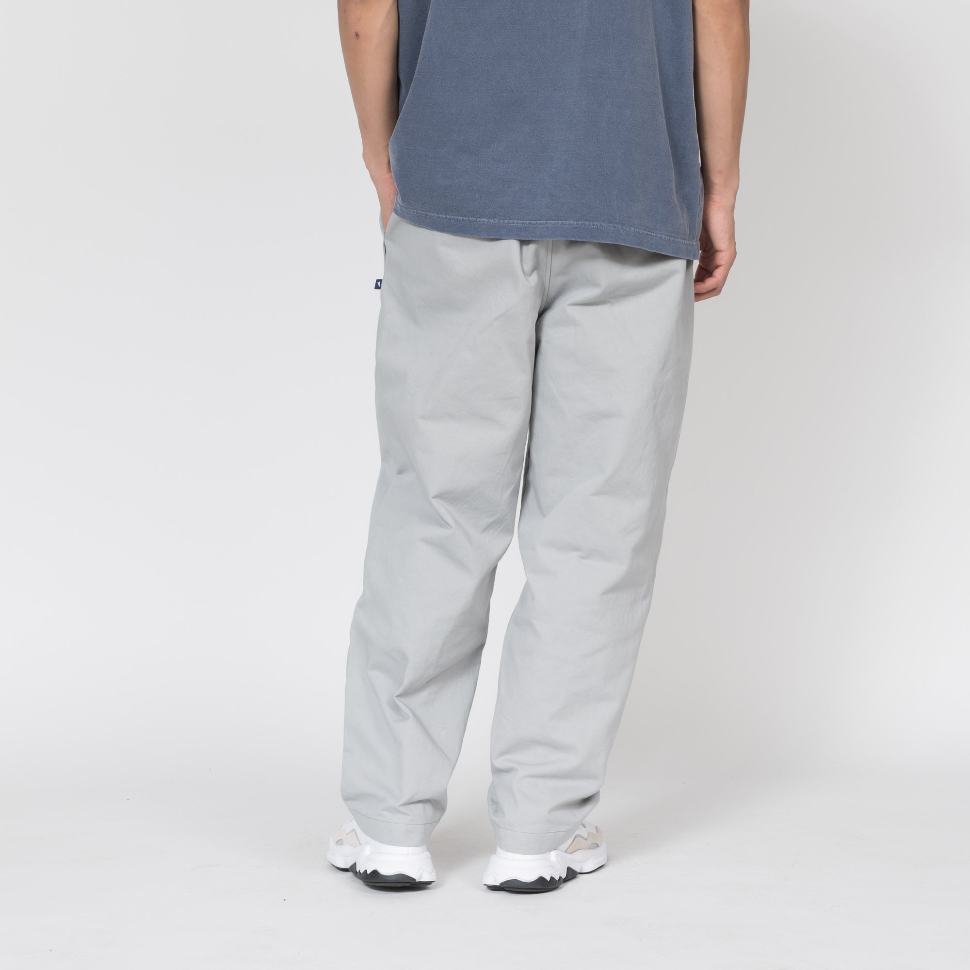 DESCENDANT CLASP TWILL TROUSERS – unexpected store