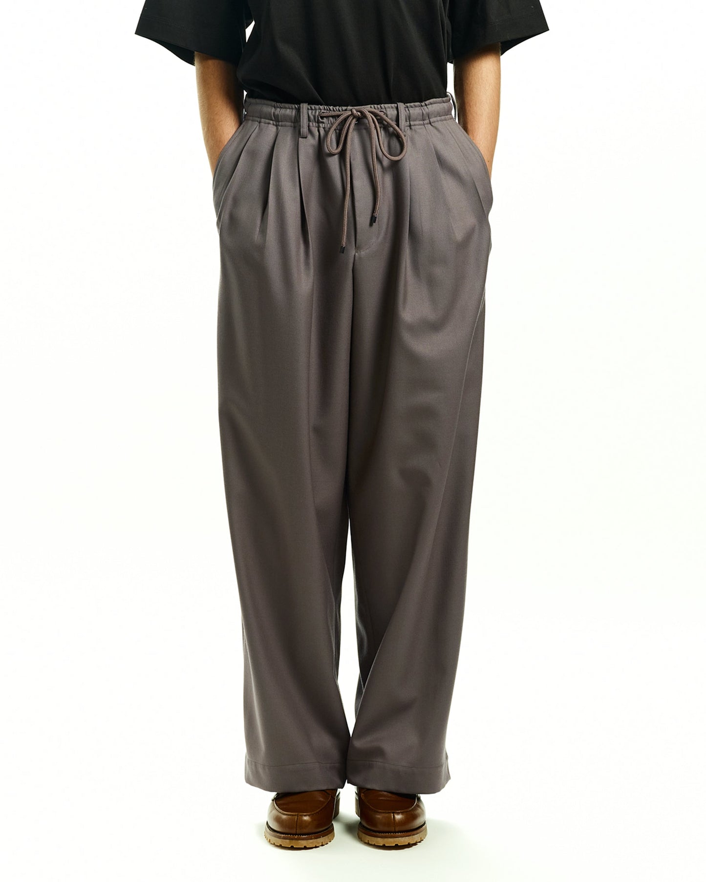 MARKAWARE TRIPLE PLEATED EASY TROUSERS