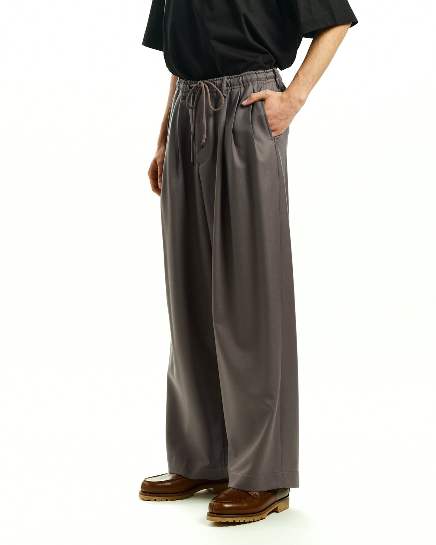 MARKAWARE TRIPLE PLEATED EASY TROUSERS