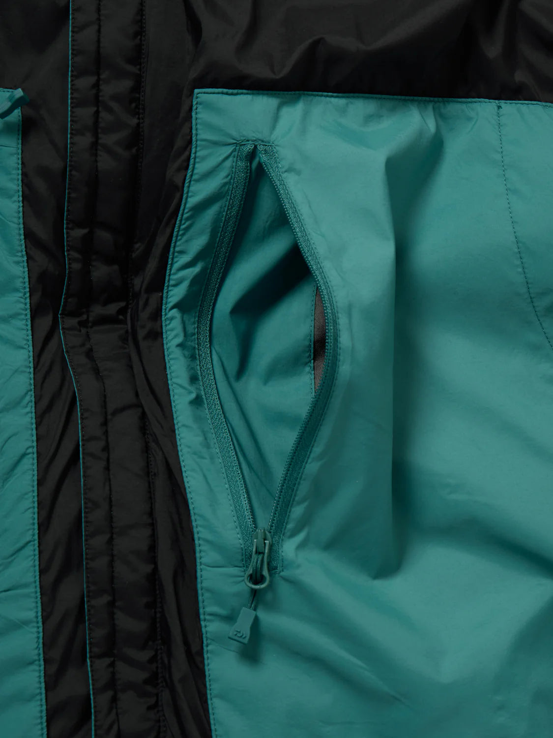 DAIWA PIER39 TECH REVERSIBLE CLIMBERS PUFF JACKET