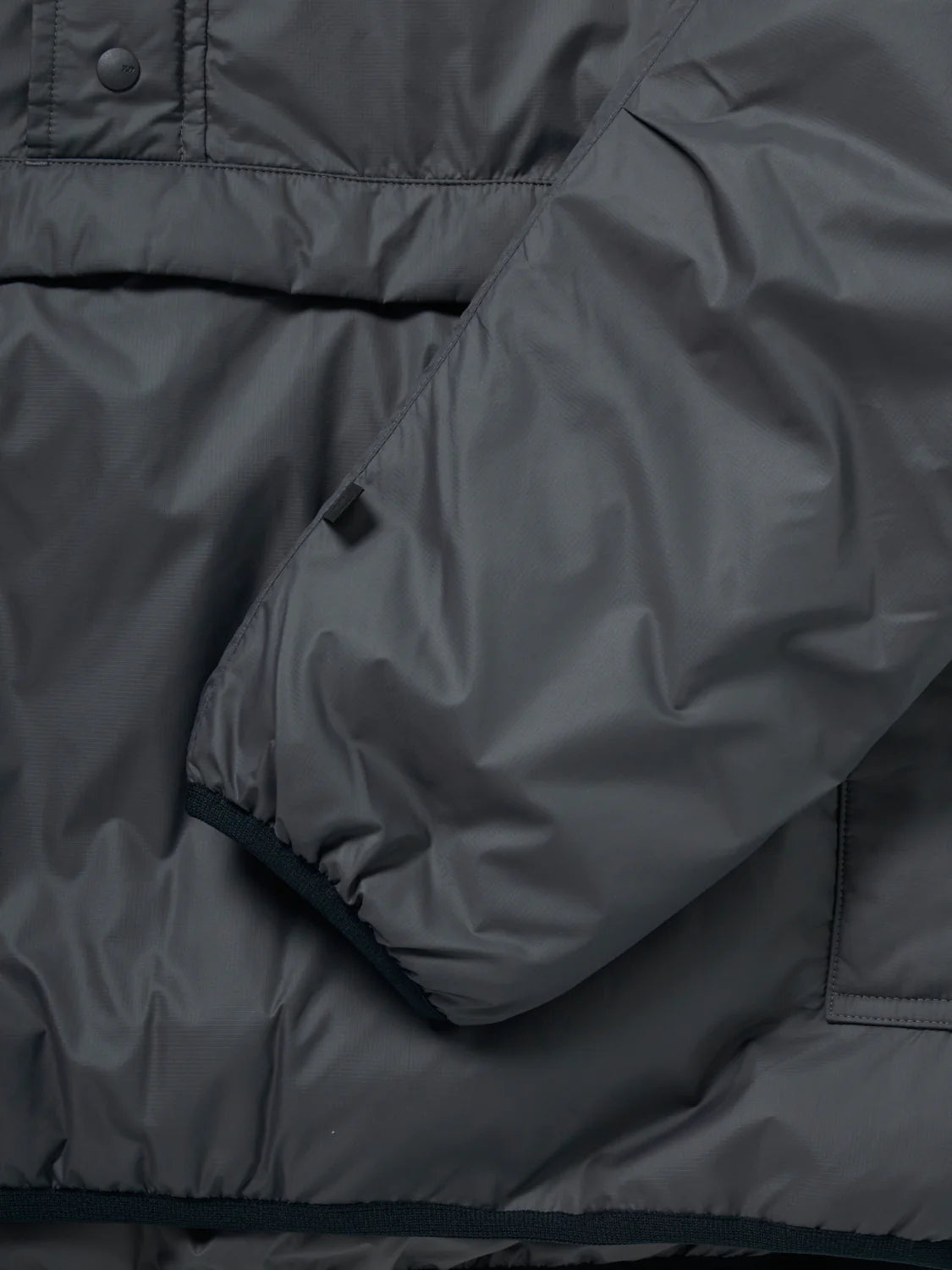 DAIWA PIER39 TECH REVERSIBLE PULLOVER PUFF JACKET