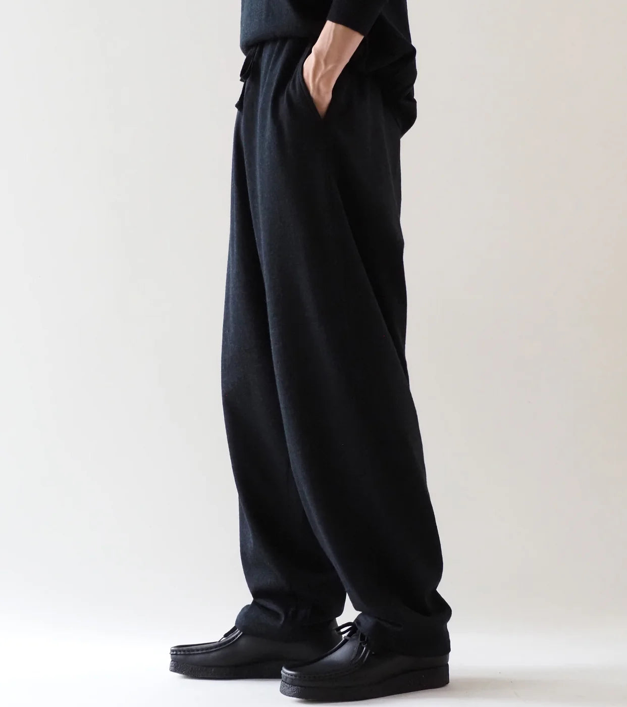 COMOLI Wool Knit Tapered Pants