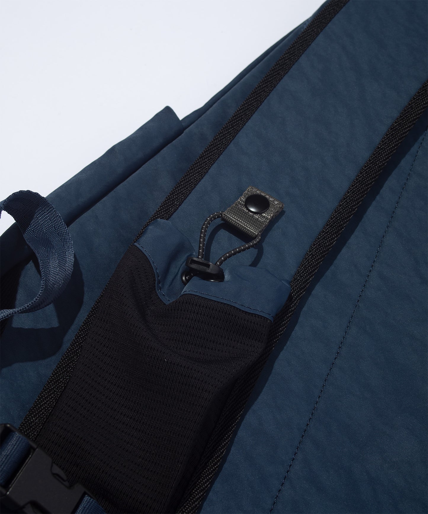 F/CE. TEXTURED TWILL 3 POINTS SLINGER BAG