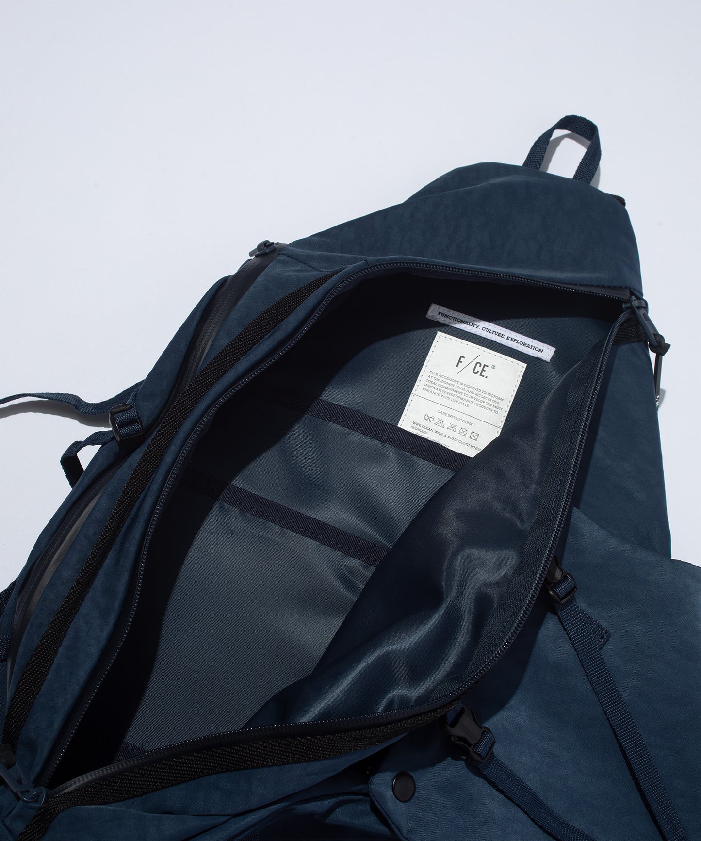 F/CE. TEXTURED TWILL 3 POINTS SLINGER BAG