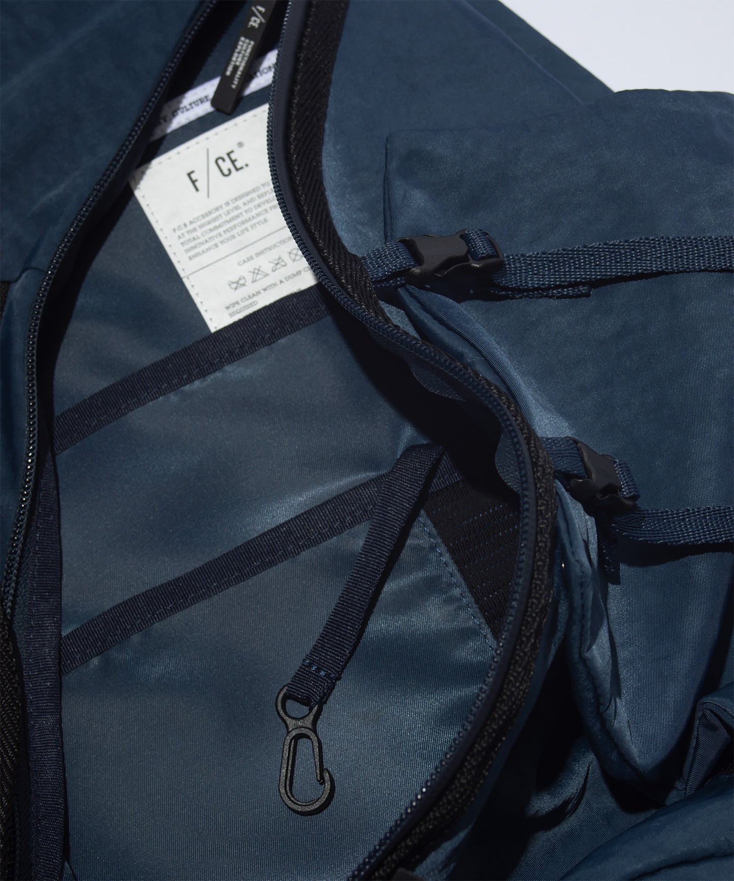 F/CE. TEXTURED TWILL 3 POINTS SLINGER BAG