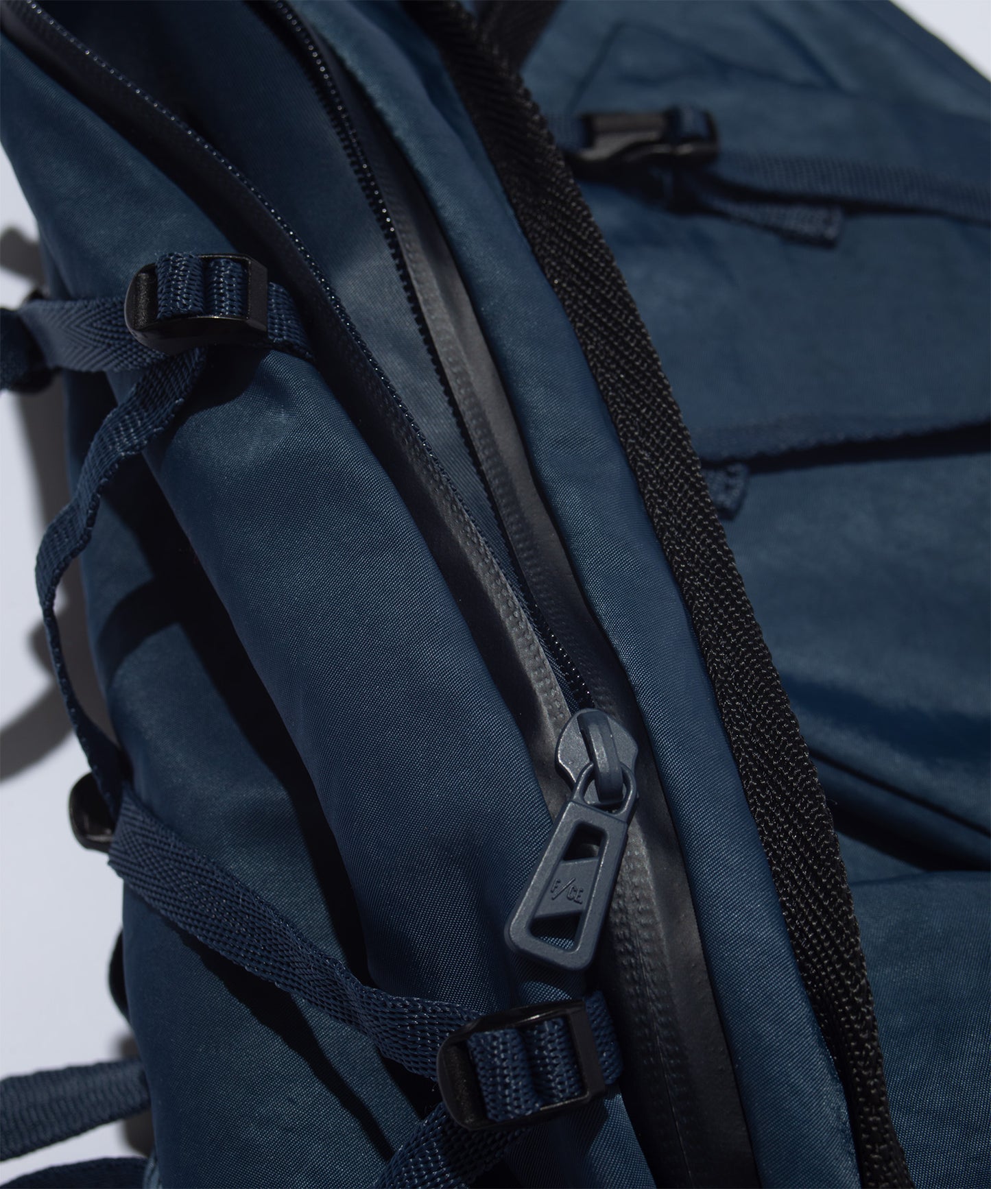 F/CE. TEXTURED TWILL 3 POINTS SLINGER BAG