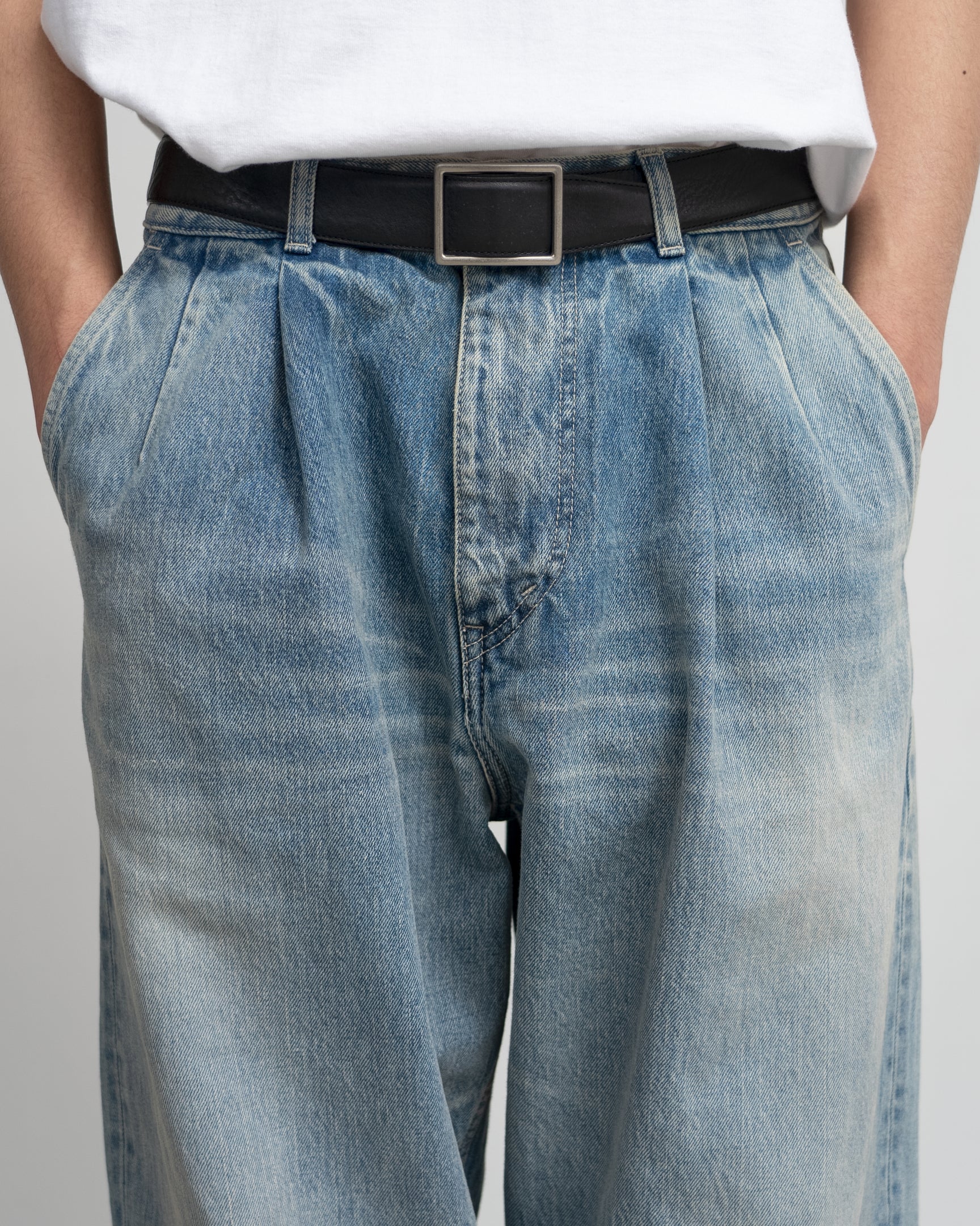 Selvage Denim Two Tuck Tapered Pants | kuantumpapers.com