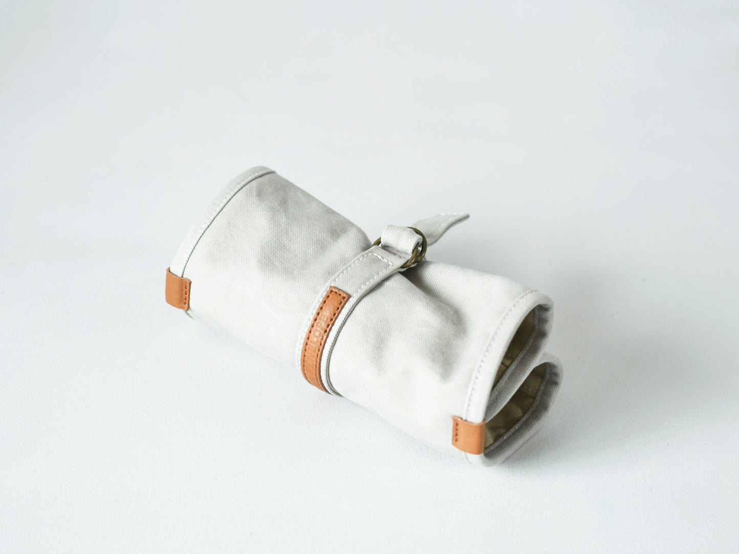 ateliers PENELOPE Roberto Pouch