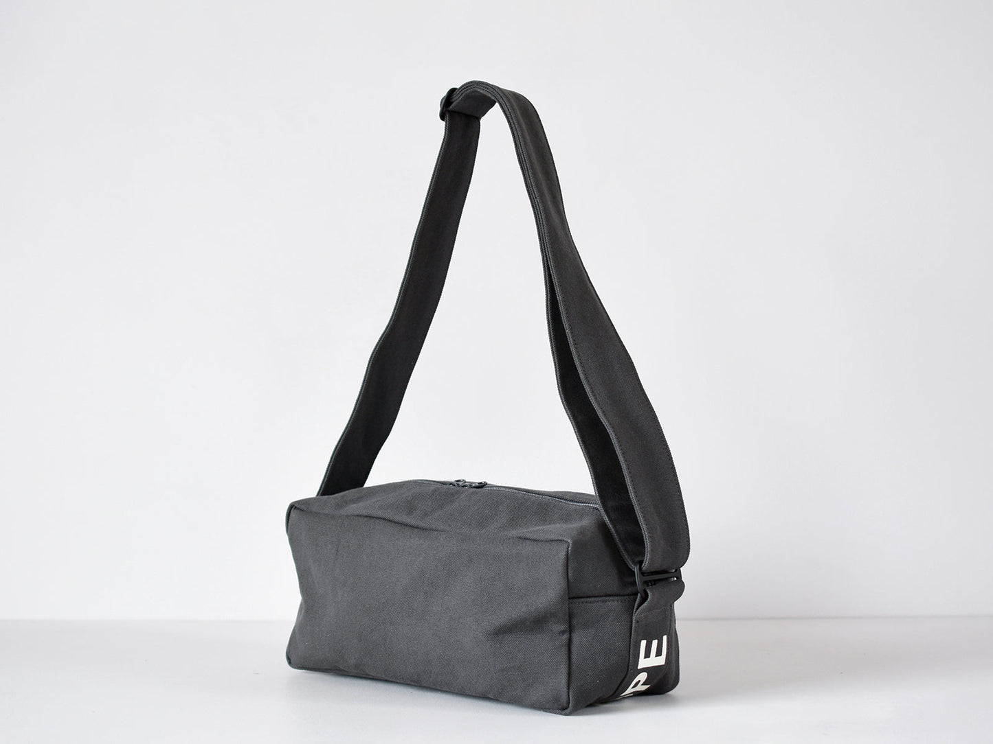 ateliers PENELOPE #8 Pan Shoulder Bag