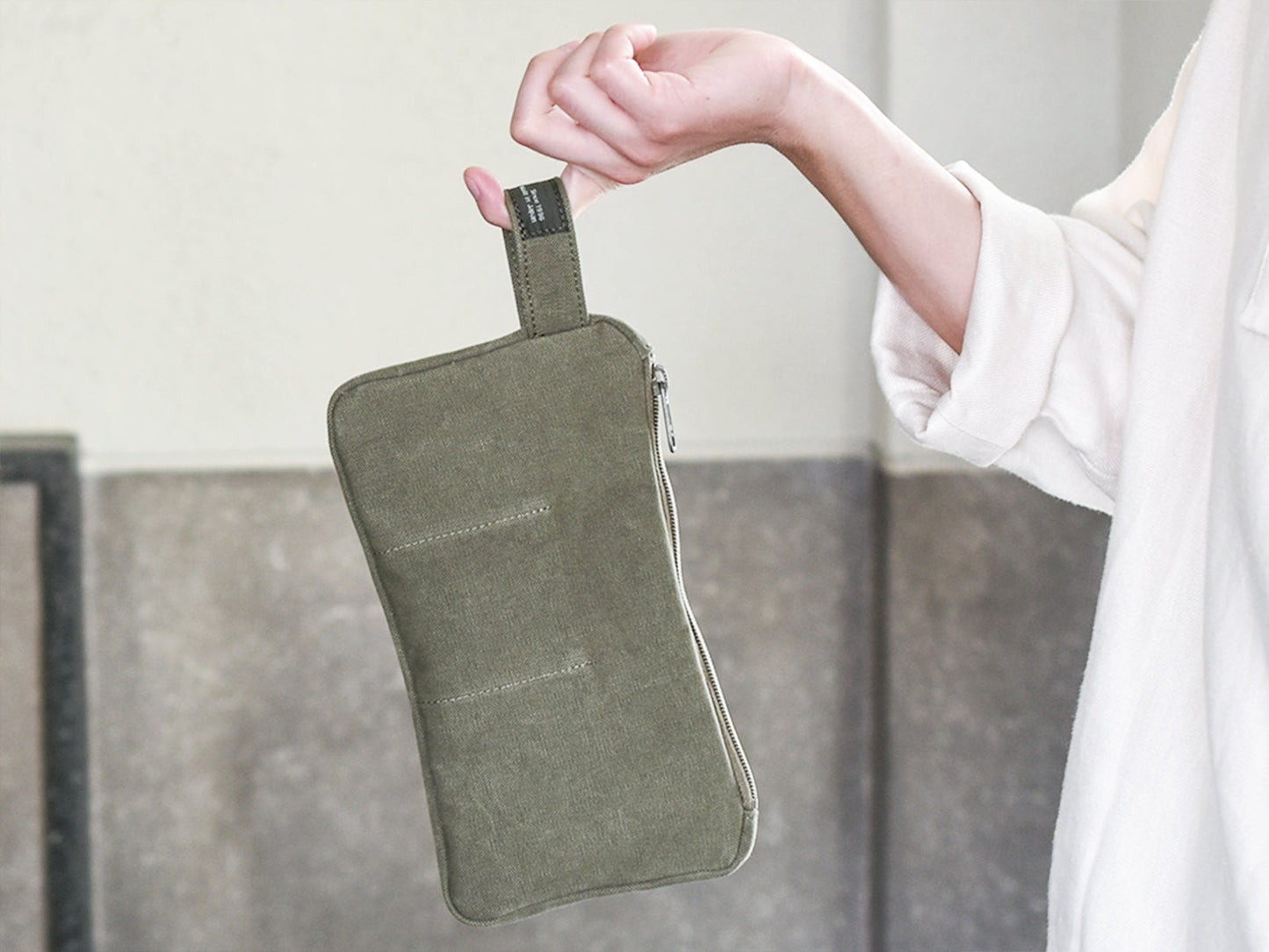 ateliers PENELOPE Bee Pouch