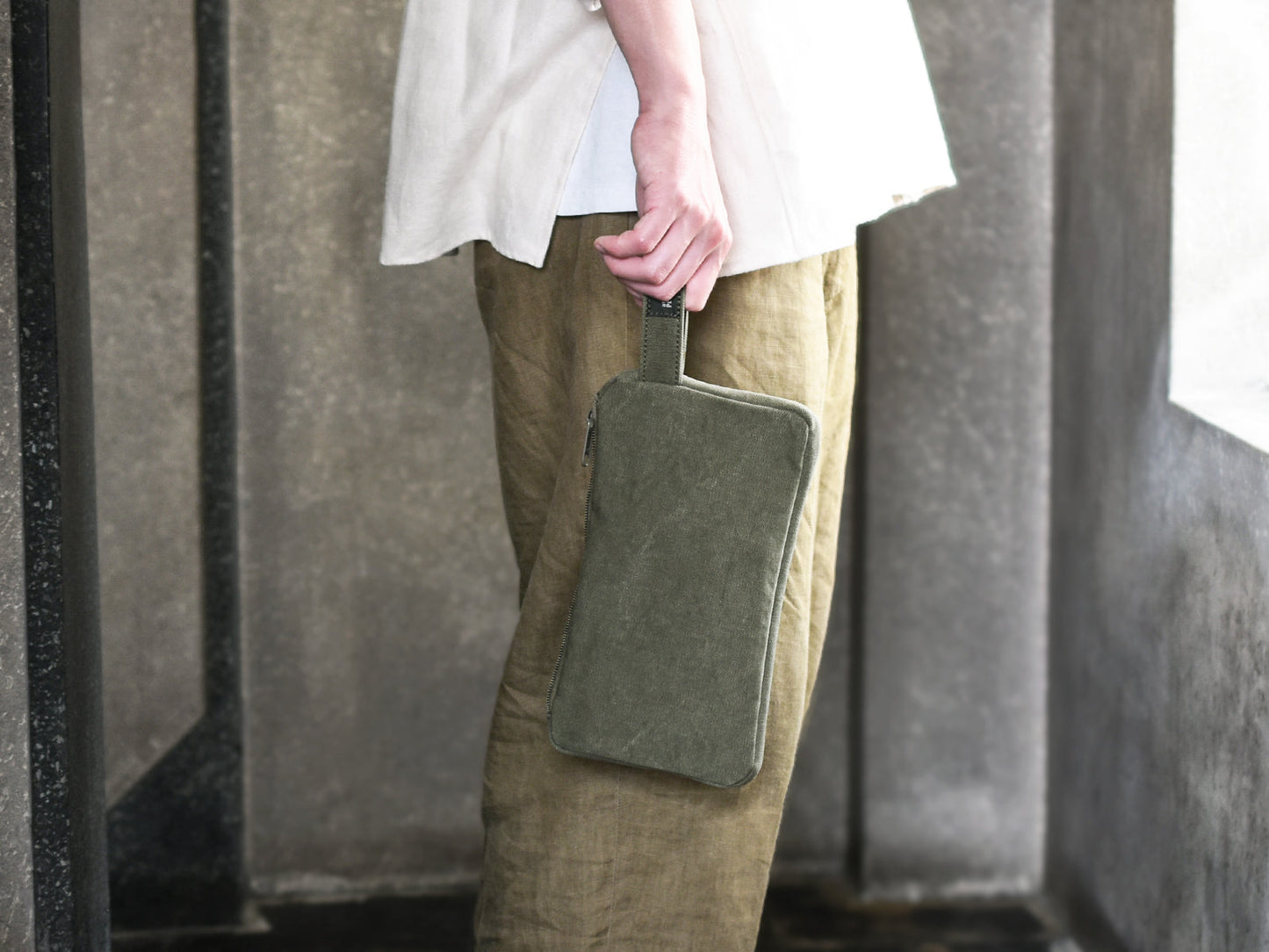 ateliers PENELOPE Bee Pouch