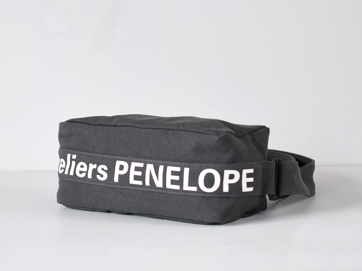 ateliers PENELOPE #8 Pan Shoulder Bag