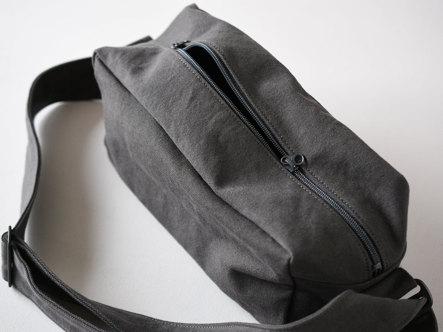 ateliers PENELOPE #8 Pan Shoulder Bag
