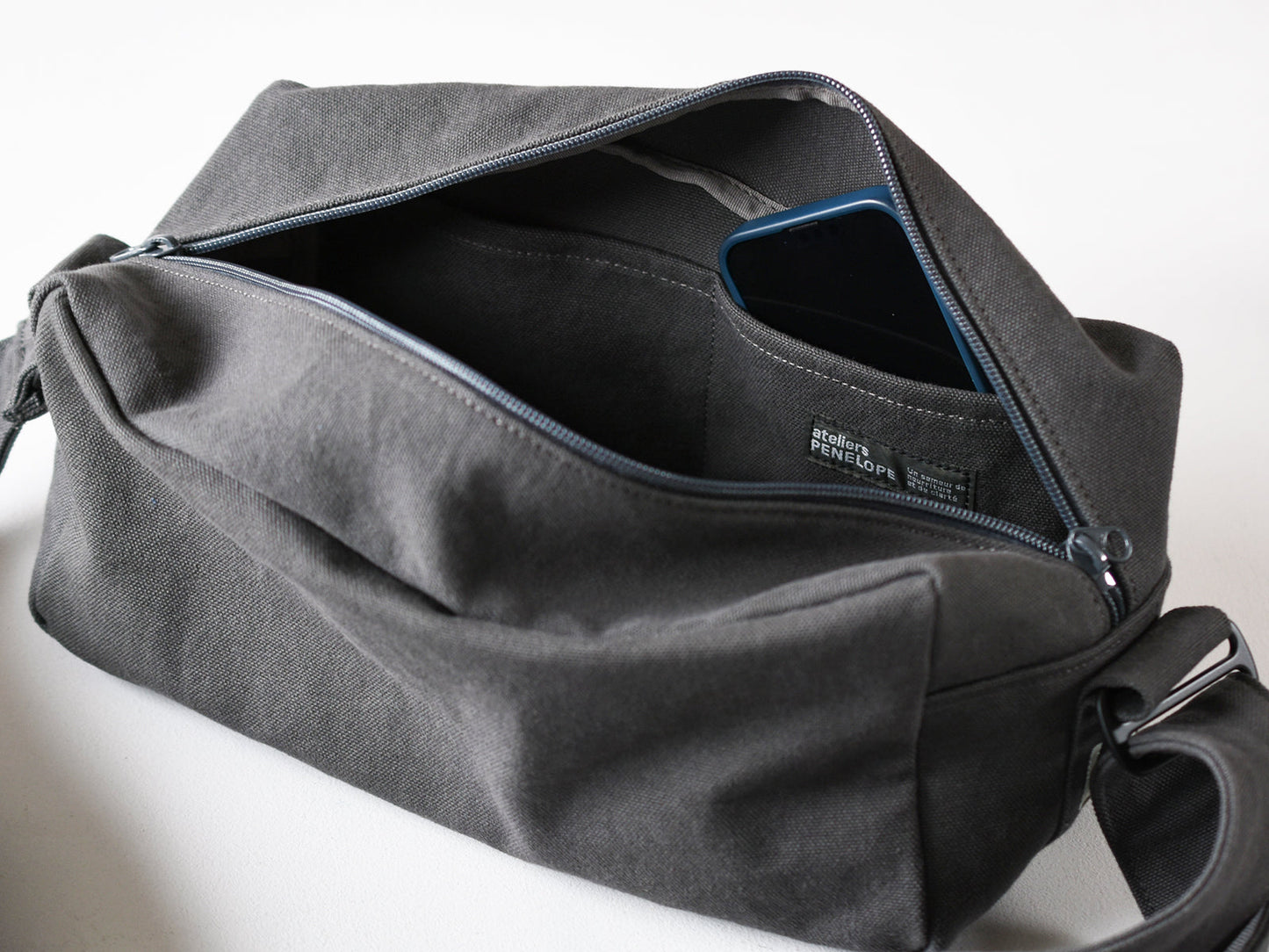 ateliers PENELOPE #8 Pan Shoulder Bag