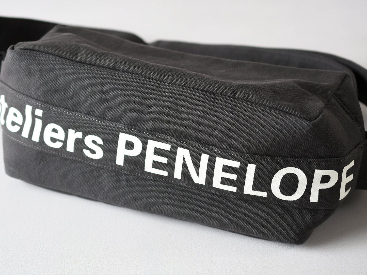 ateliers PENELOPE #8 Pan Shoulder Bag