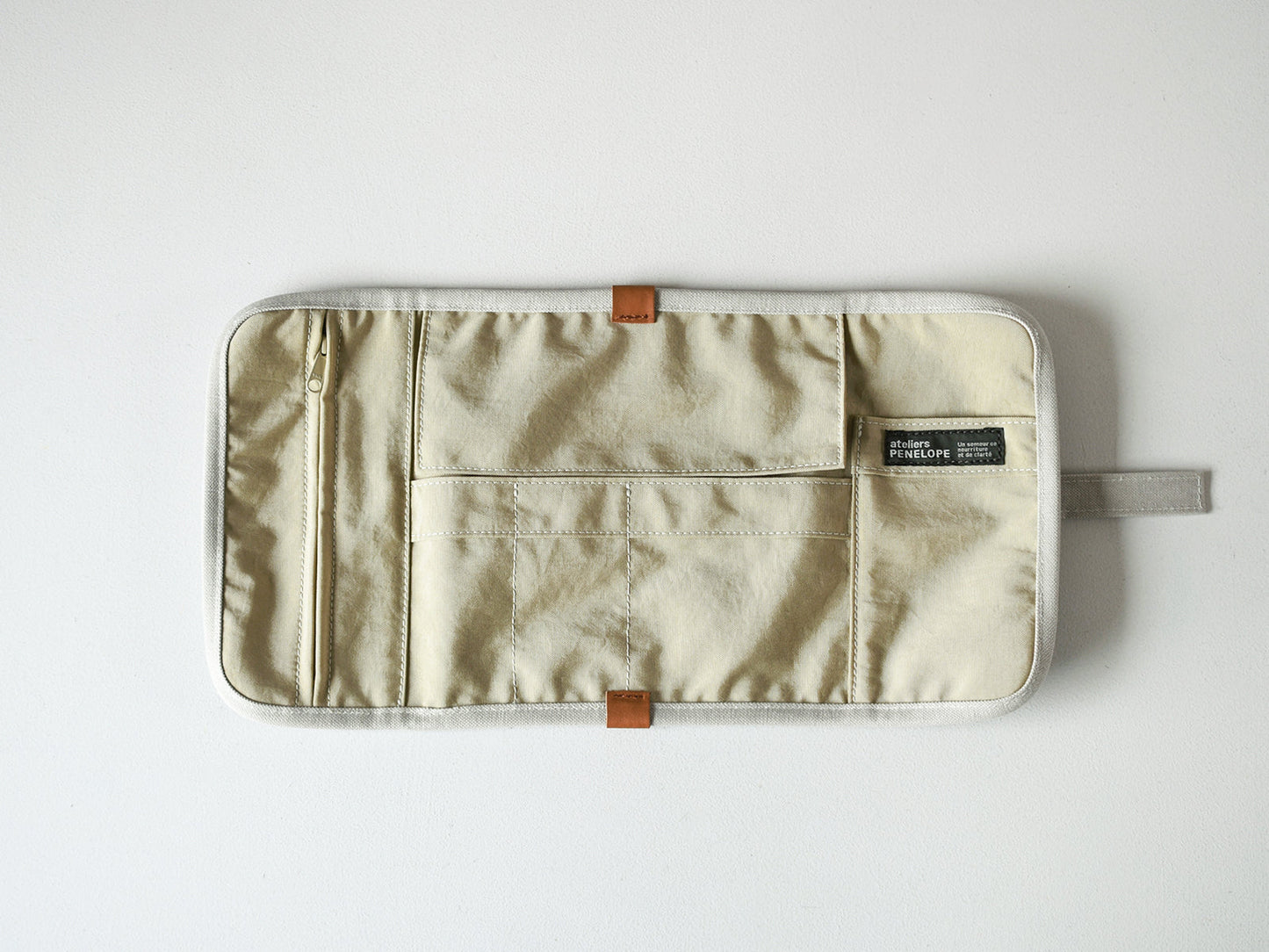 ateliers PENELOPE Roberto Pouch