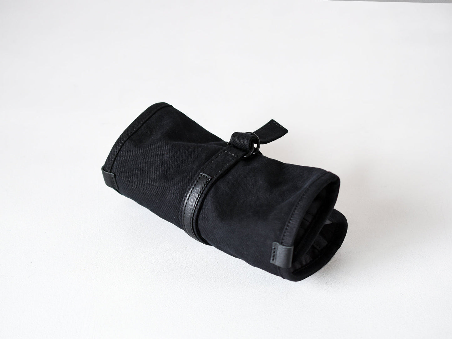 ateliers PENELOPE Roberto Pouch