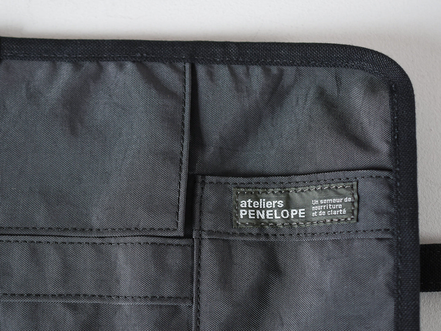 ateliers PENELOPE Roberto Pouch
