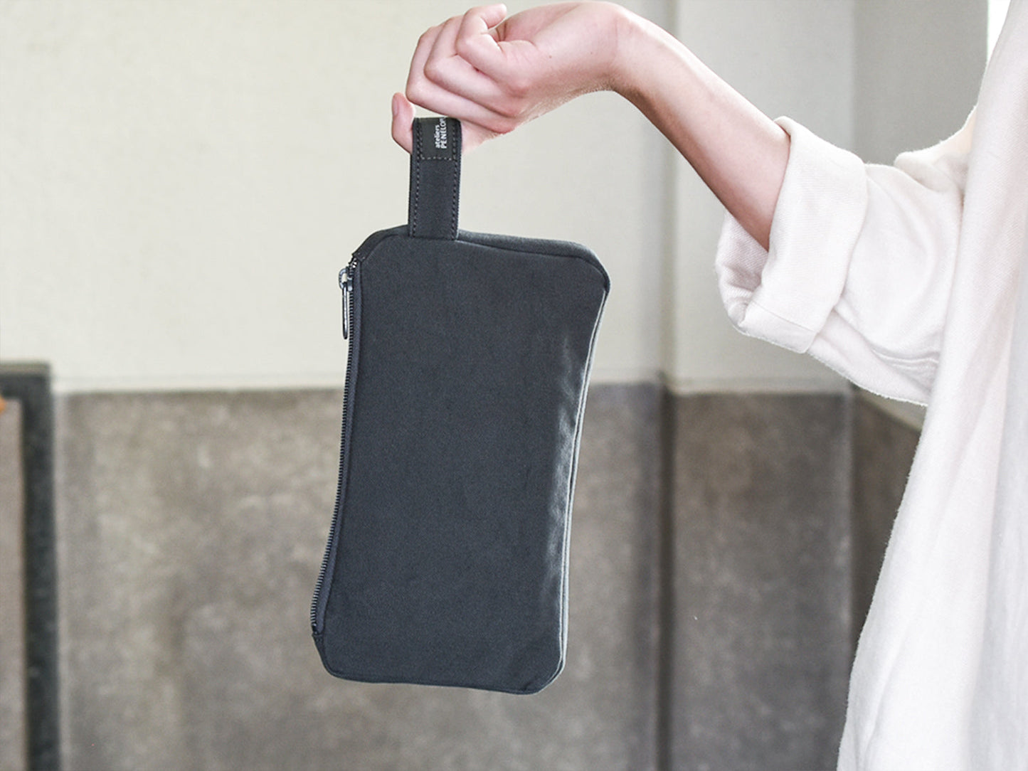 ateliers PENELOPE Bee Pouch