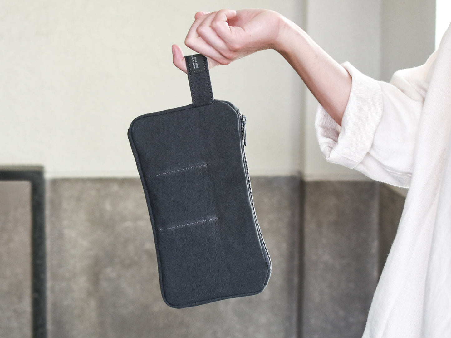 ateliers PENELOPE Bee Pouch