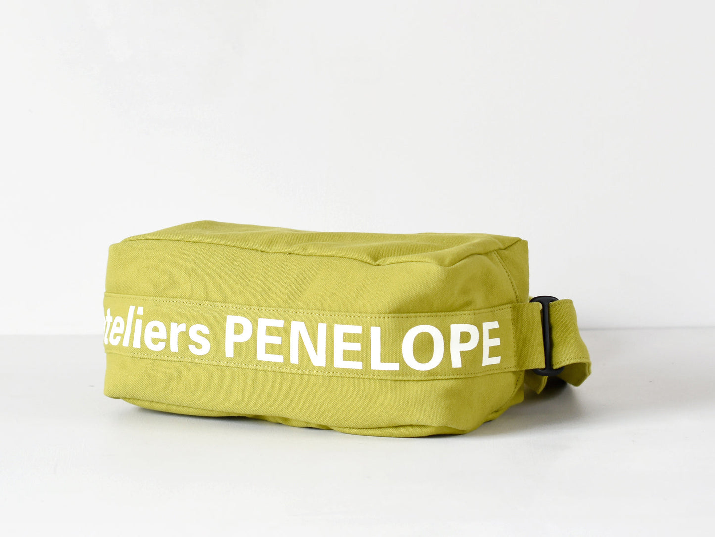 ateliers PENELOPE #8 Pan Shoulder Bag