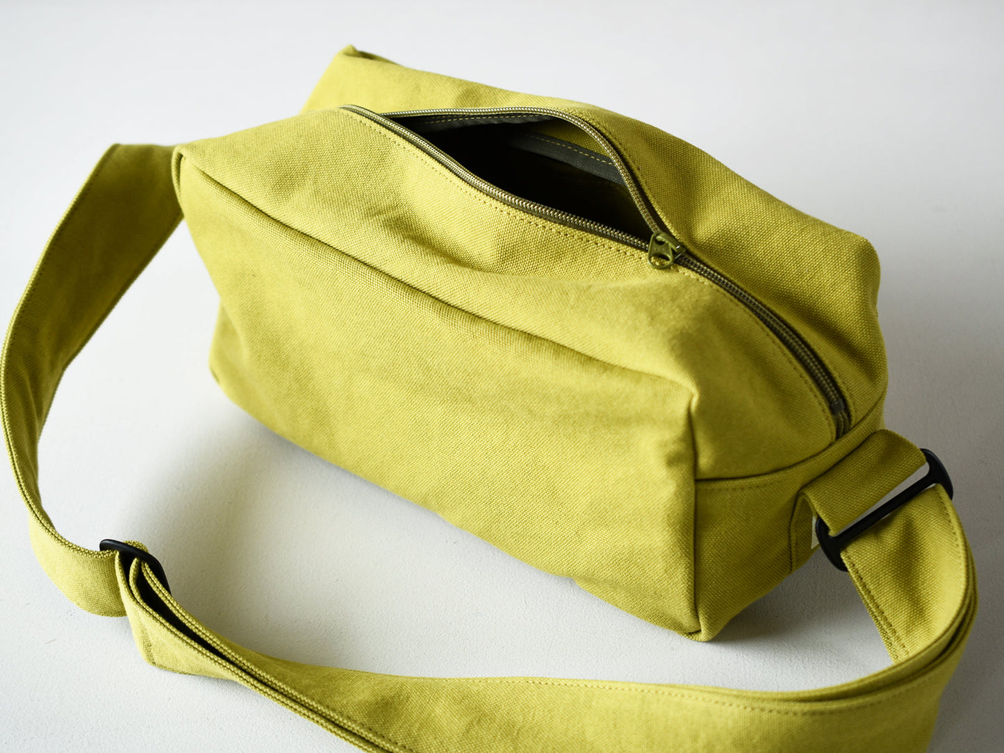 ateliers PENELOPE #8 Pan Shoulder Bag