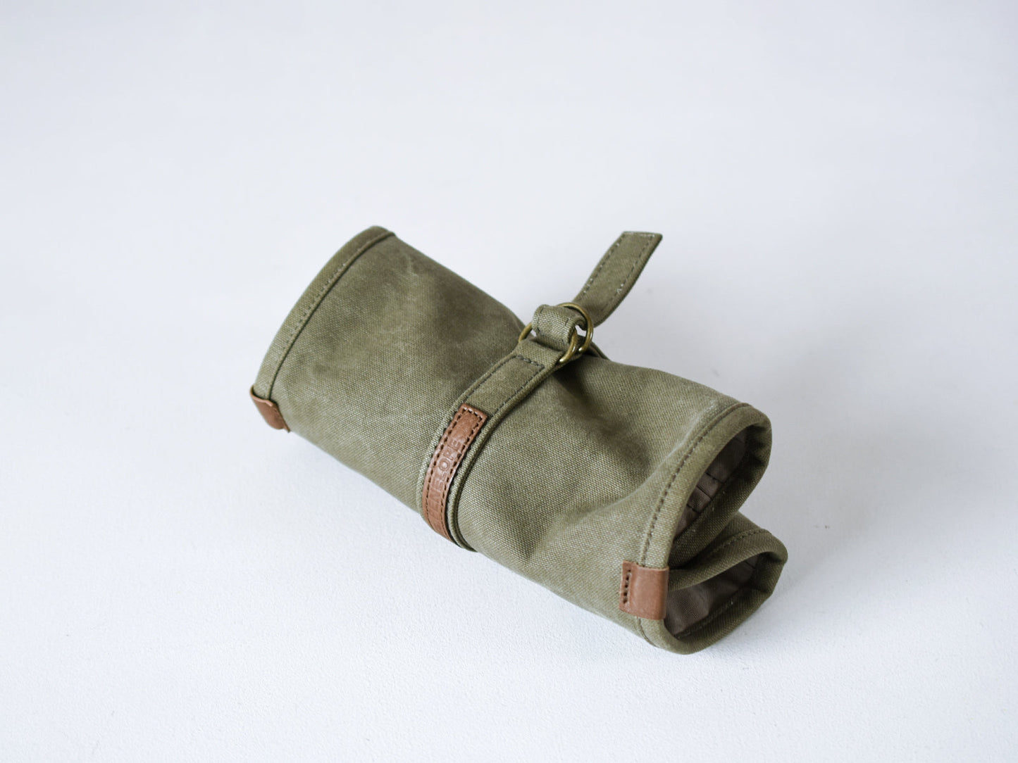 ateliers PENELOPE Roberto Pouch