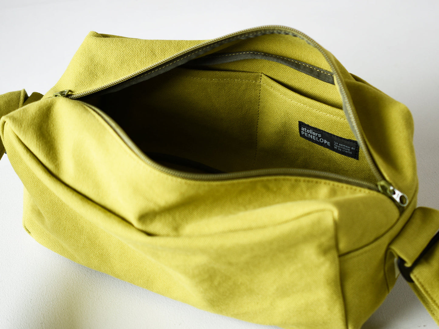 ateliers PENELOPE #8 Pan Shoulder Bag