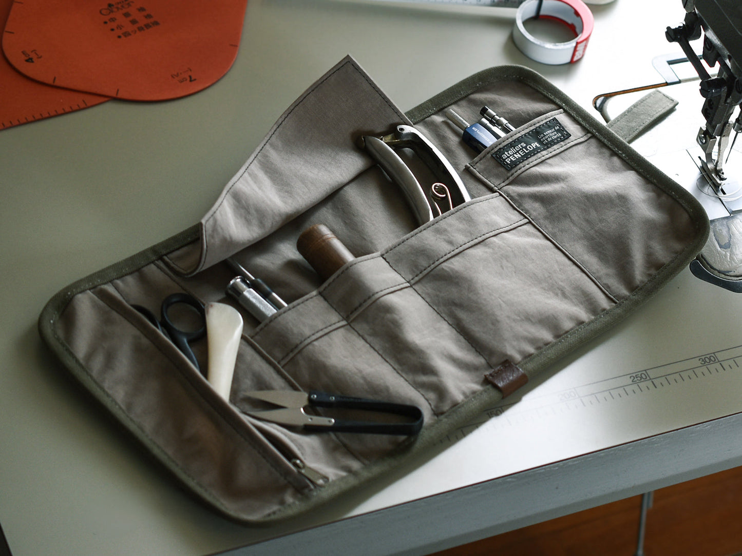 ateliers PENELOPE Roberto Pouch