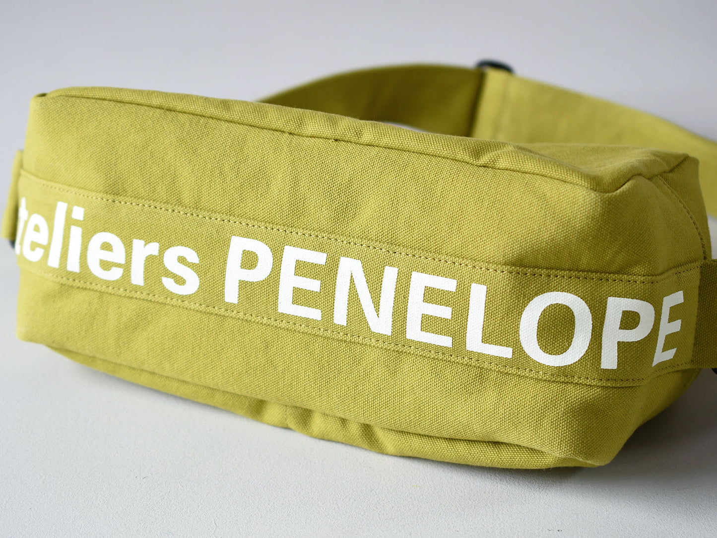 ateliers PENELOPE #8 Pan Shoulder Bag