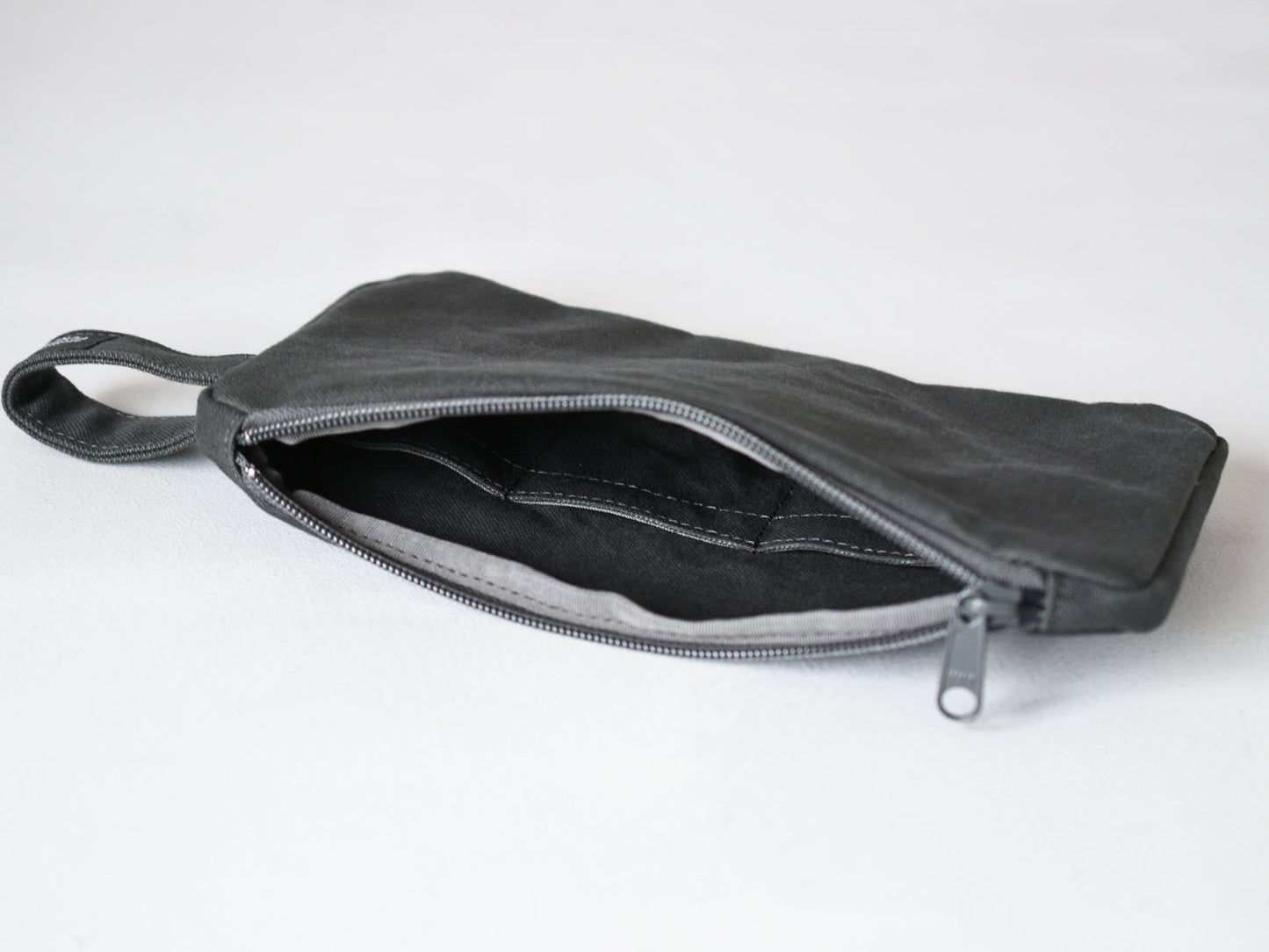 ateliers PENELOPE Bee Pouch