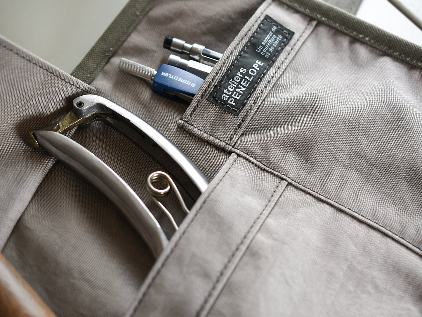 ateliers PENELOPE Roberto Pouch