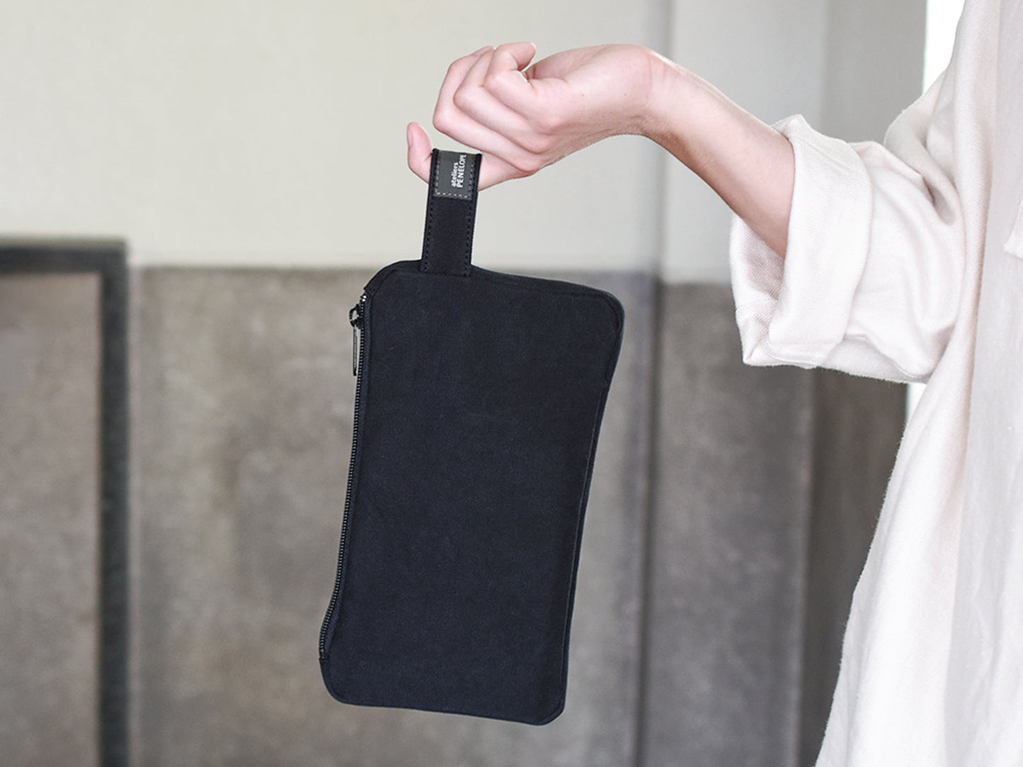 ateliers PENELOPE Bee Pouch