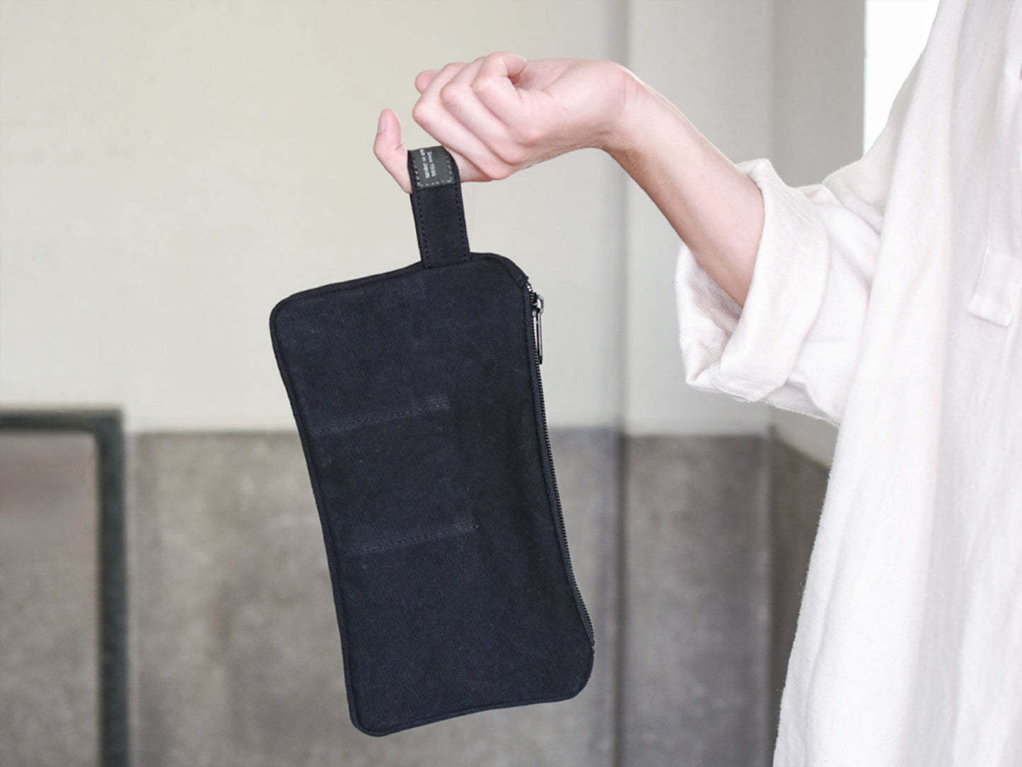 ateliers PENELOPE Bee Pouch