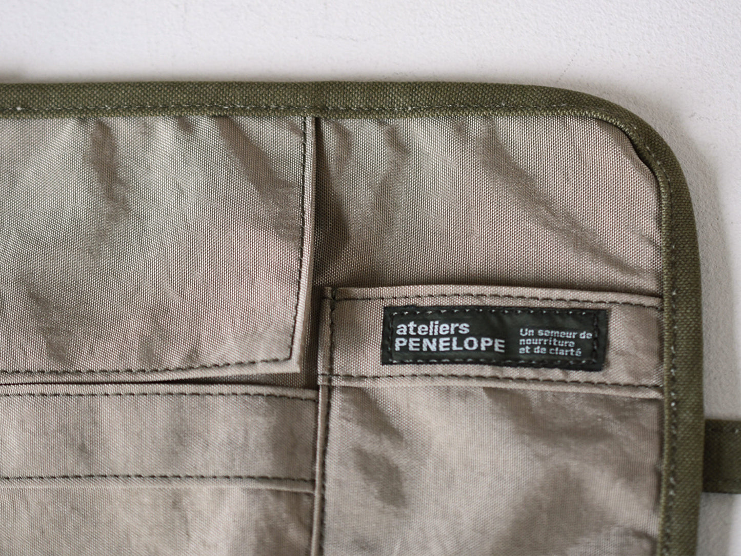 ateliers PENELOPE Roberto Pouch