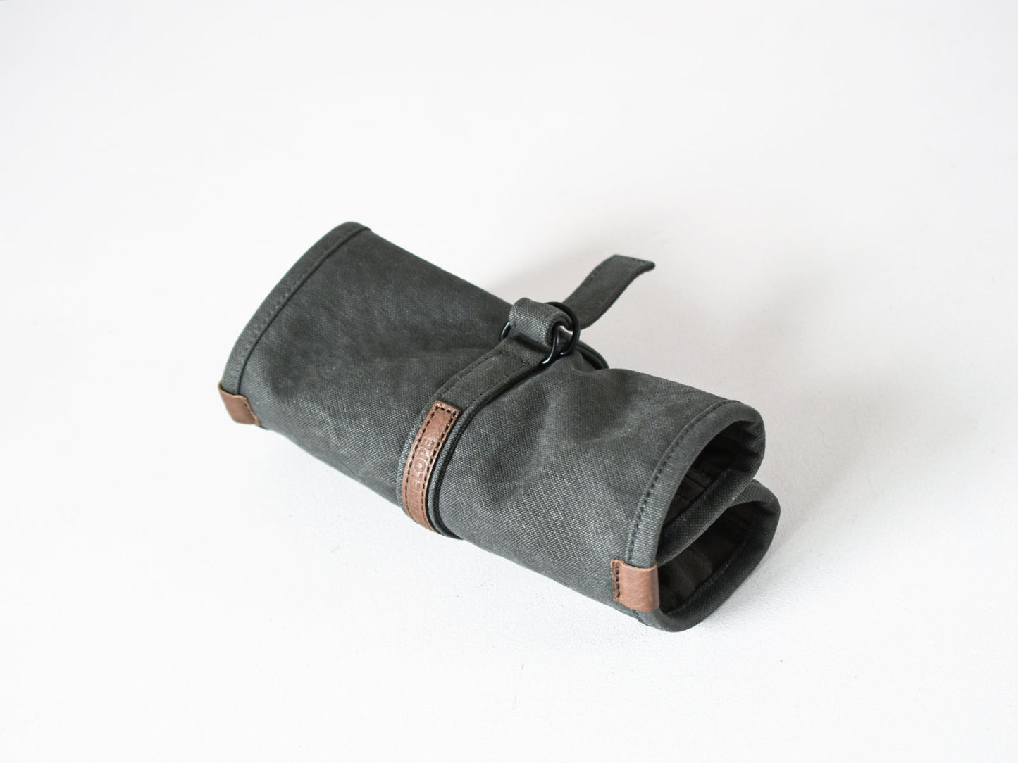 ateliers PENELOPE Roberto Pouch