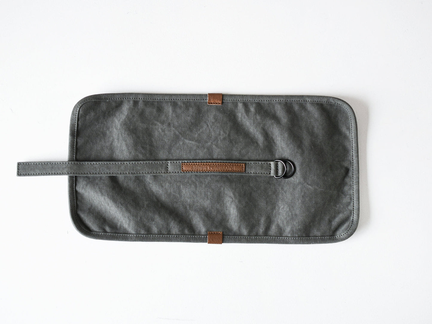 ateliers PENELOPE Roberto Pouch