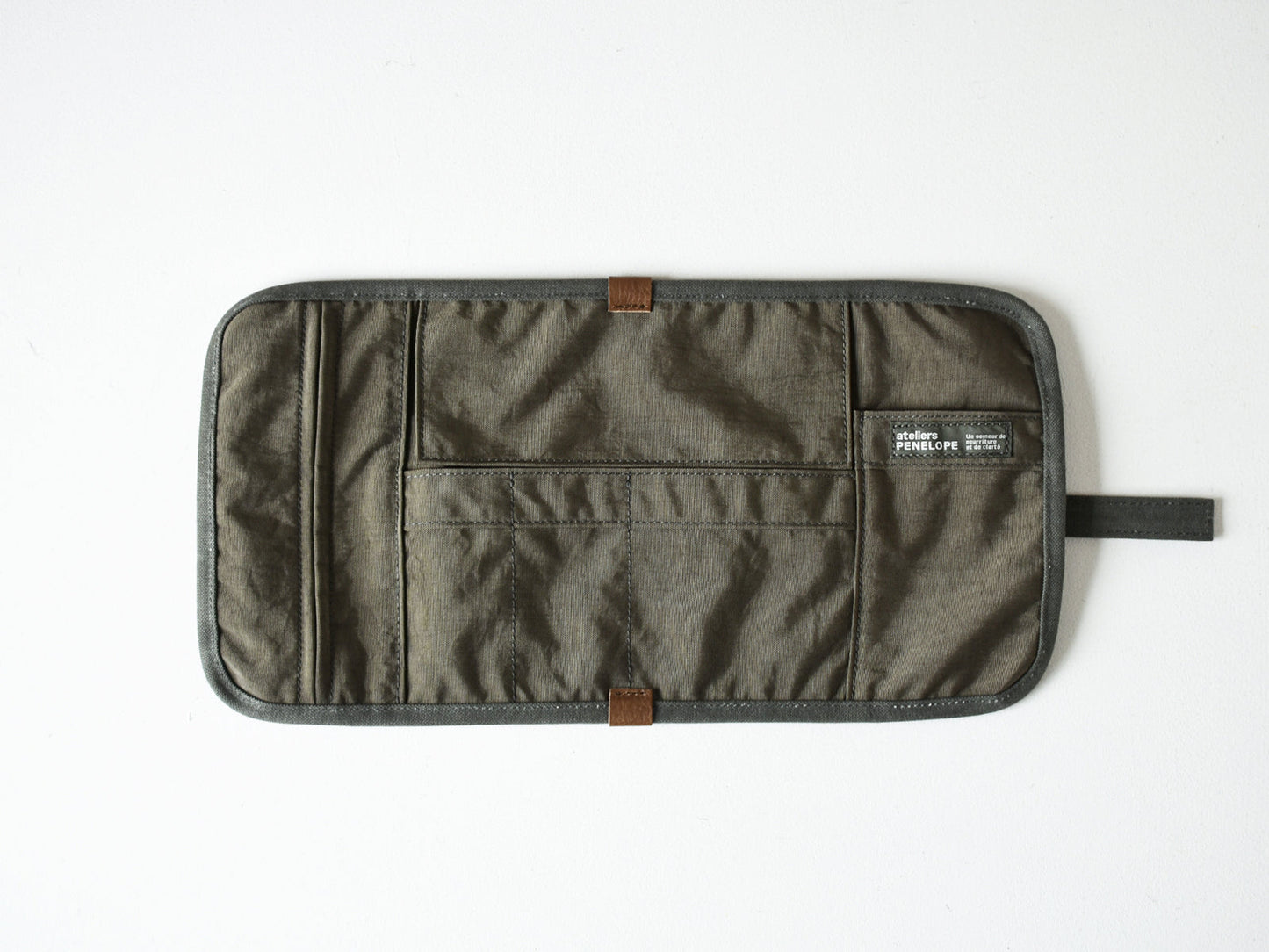 ateliers PENELOPE Roberto Pouch