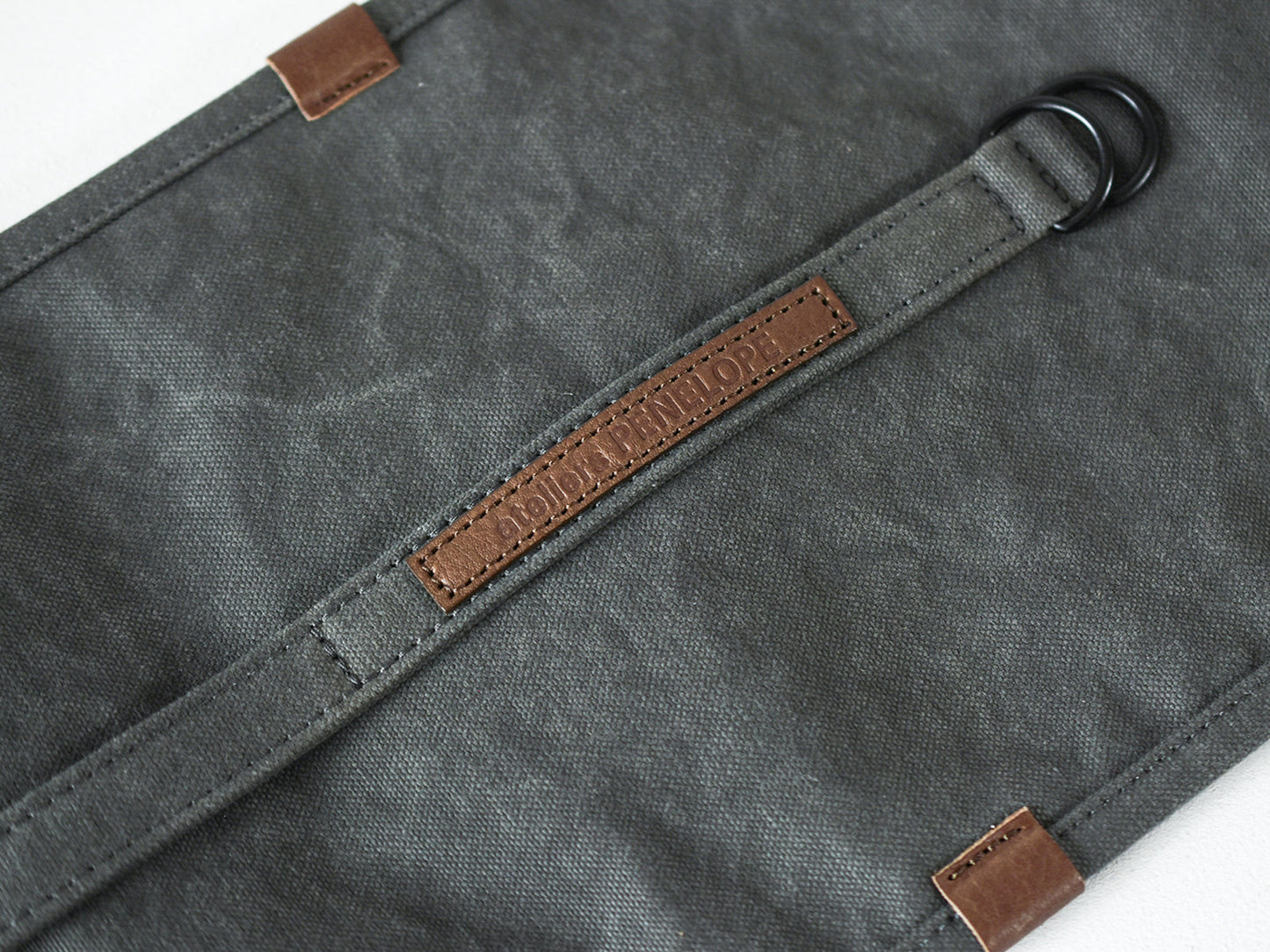 ateliers PENELOPE Roberto Pouch